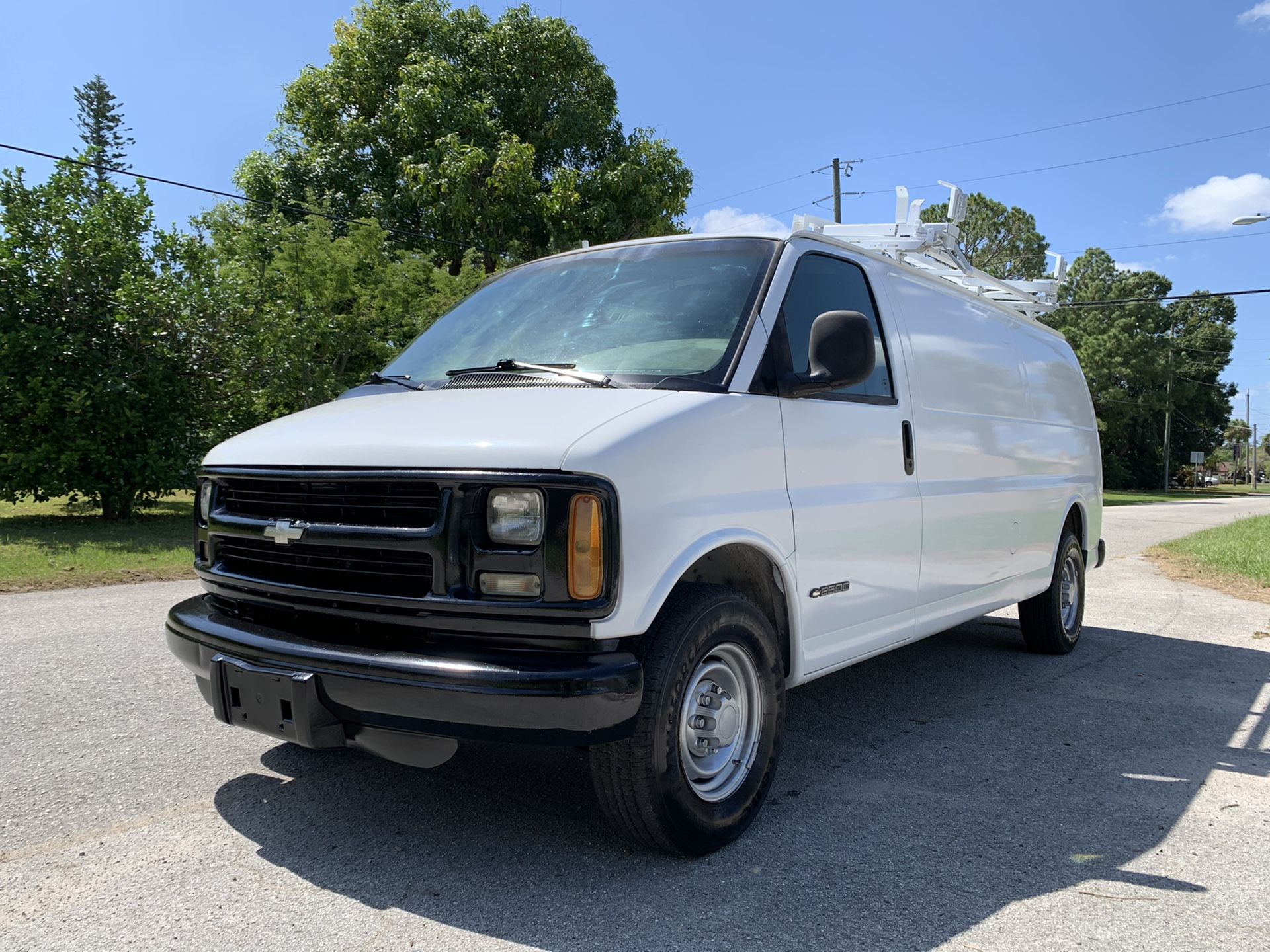 Chevy express g2500 extended cargo van new tires