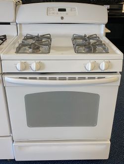 White GE Four Burner Gas Range (3-0066)