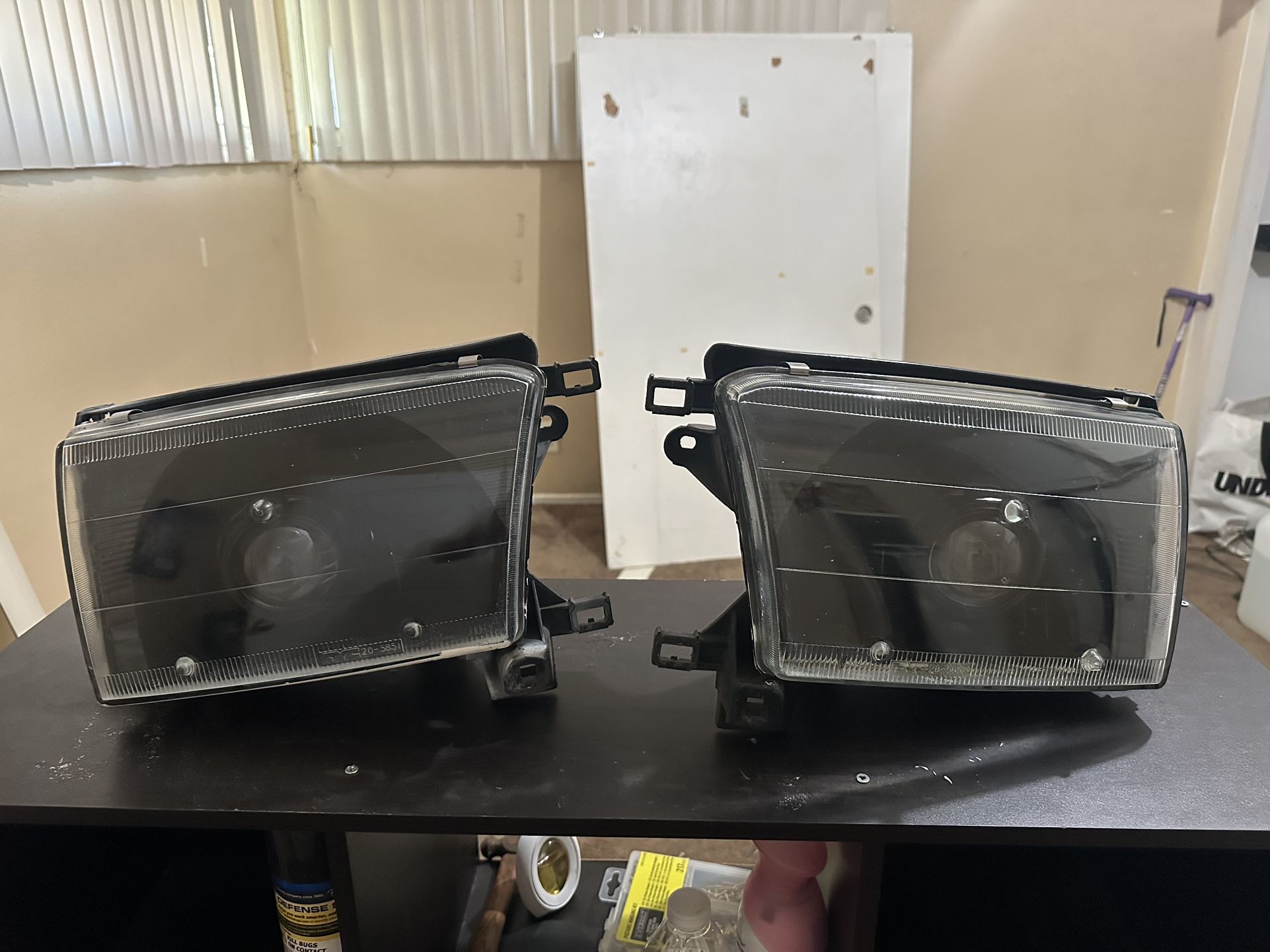 96-02 3rd Gen 4Runner Headlights and Corner Light