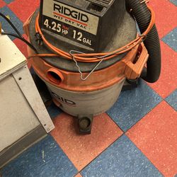 12 Gal Vacuum