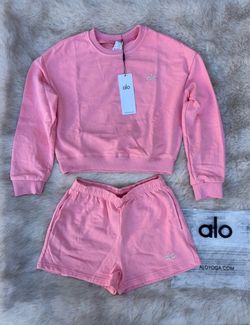 Women’s Alo Cropped Accolade Crewneck and Shorts Pink Set S
