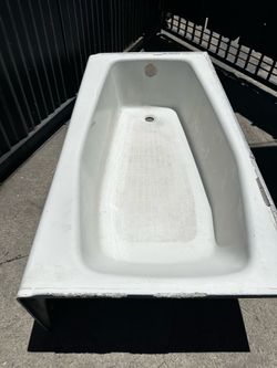 Cast iron bathtub