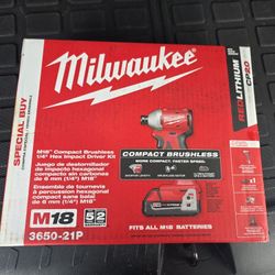 Milwaukee
M18 18-Volt Lithium-Ion Compact Brushless Cordless 1/4 in. Impact Driver Kit with One 2.0 Ah Battery, Charger & Tool Bag