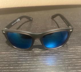Vince Camuto DNVCM0801-R VM615 sunglasses, designed to attract discerning buyers looking for quality and style at a great value. Excellent Pre-Owned V