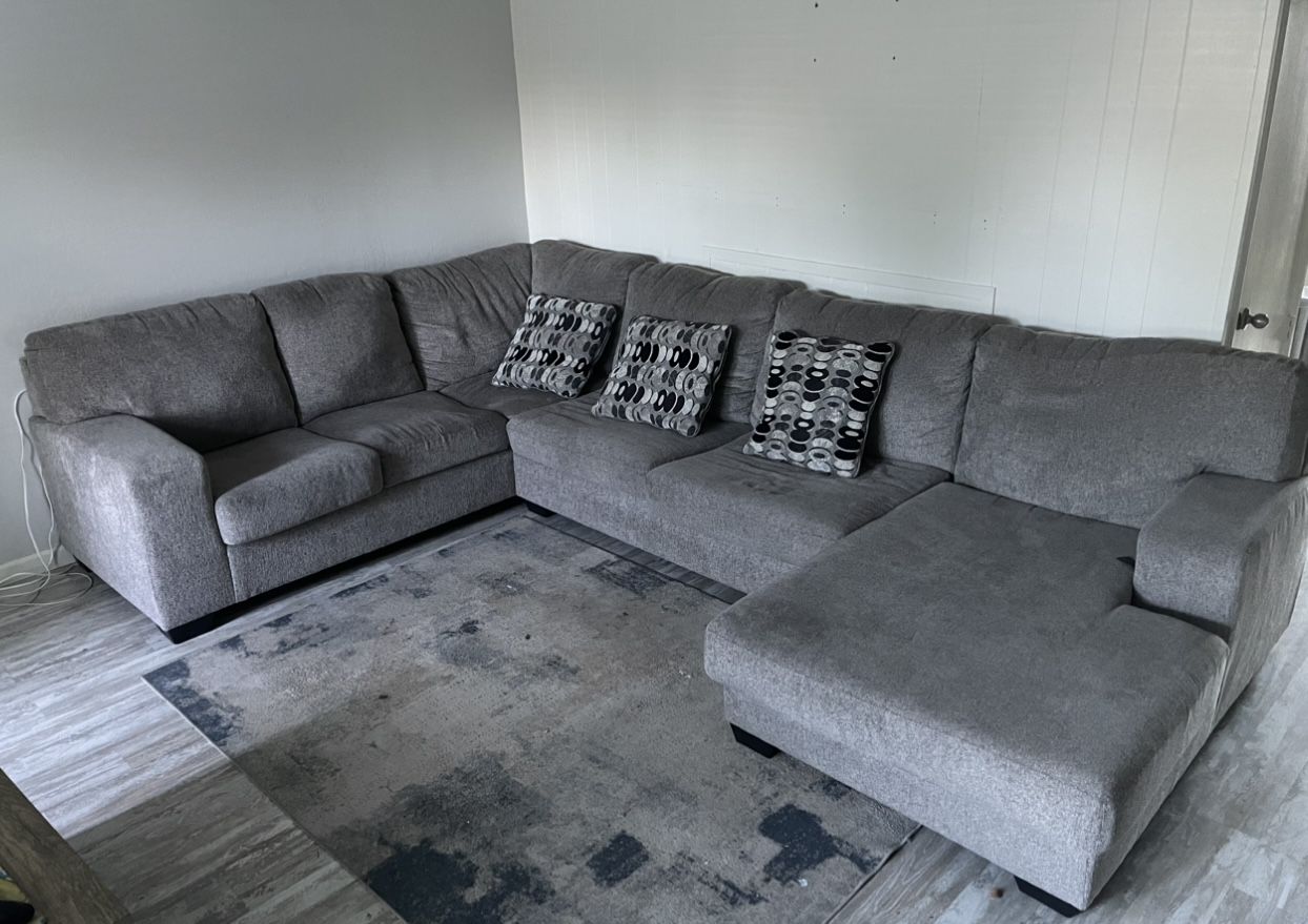 Ashley Furniture Sectional Couch Large read Description