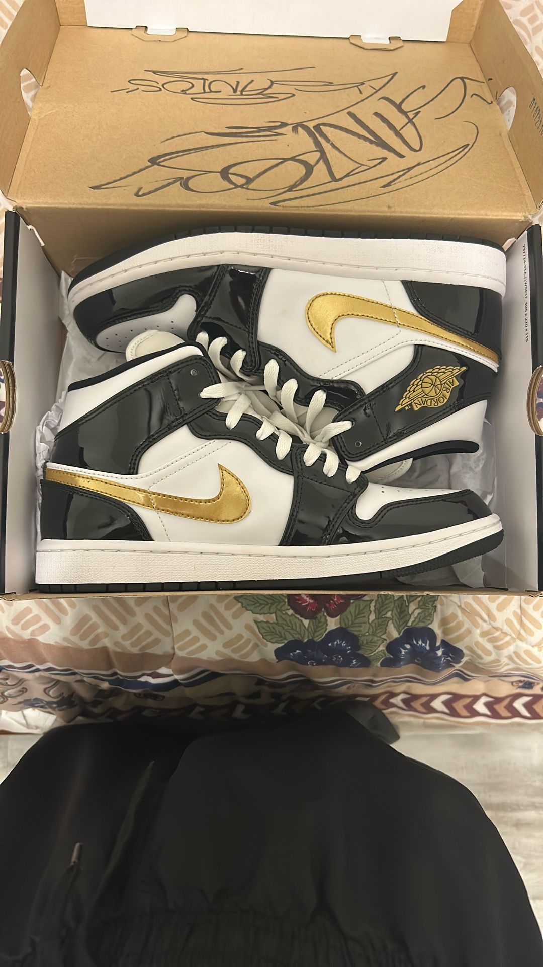 Air Jordan 1 Mid SE black/metallic gold-white