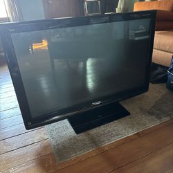 Panasonic TV — Old but Works with No Issues