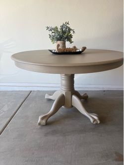 Circle table WITH LEAF