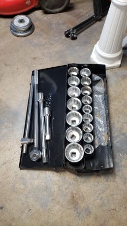 1 In. Drive SAE Jumbo Socket Set and 3/4 Breaker Bar