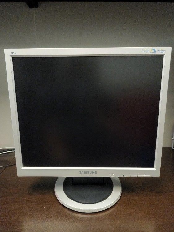 17" Samsung SyncMaster 713N LCD Monitor