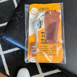VINTAGE TEXAS RANGER DIE CAST TOY CAP GUN WITH HOLSTER & BELT