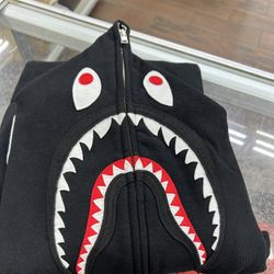 SHARK FULL ZIP HOODIE MEN SIZE XL ( USED ) 