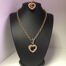 Beautiful 18k gold plated stainless steel set for women (necklace and bracelet)