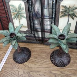 A Nice Palm Tree Set Two Pictures And Two Panda Holders