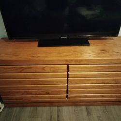 Solid Wood Six Drawer Dresser  Excellent Condition