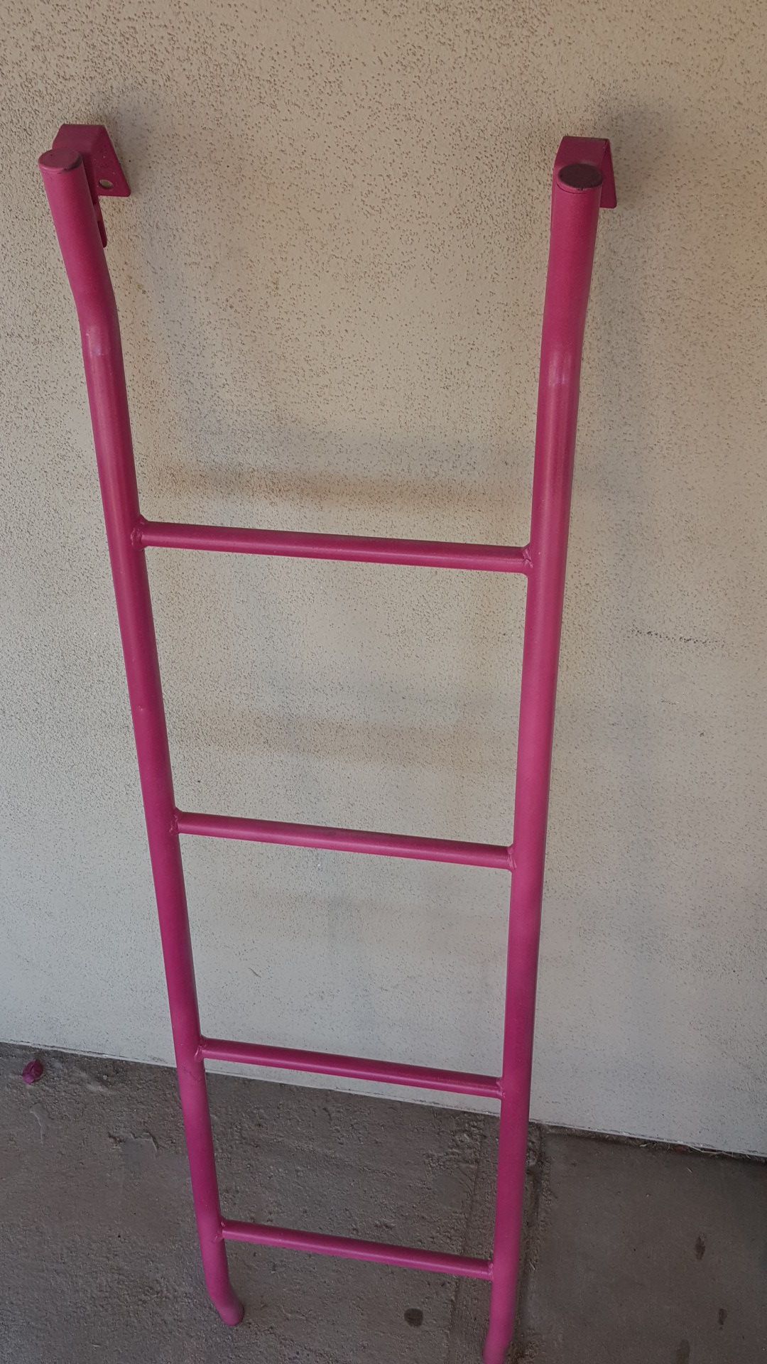 Extruded aluminum pink flamingo metal ladder bunk bed