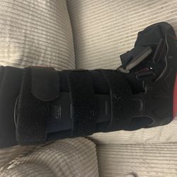 Walking boot 