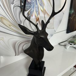 Reindeer Head Displayed - Home Decor 