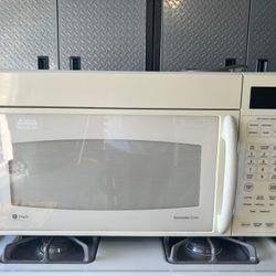 GE Microwave Oven