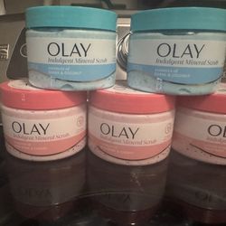 Brand new Olay scrub bundle all for ($30)(Cash only)(price is firm)