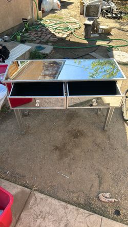 Cute little vanity desk (glass)