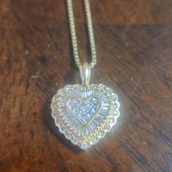 Soild 14kt Gold And Dianond Pendent