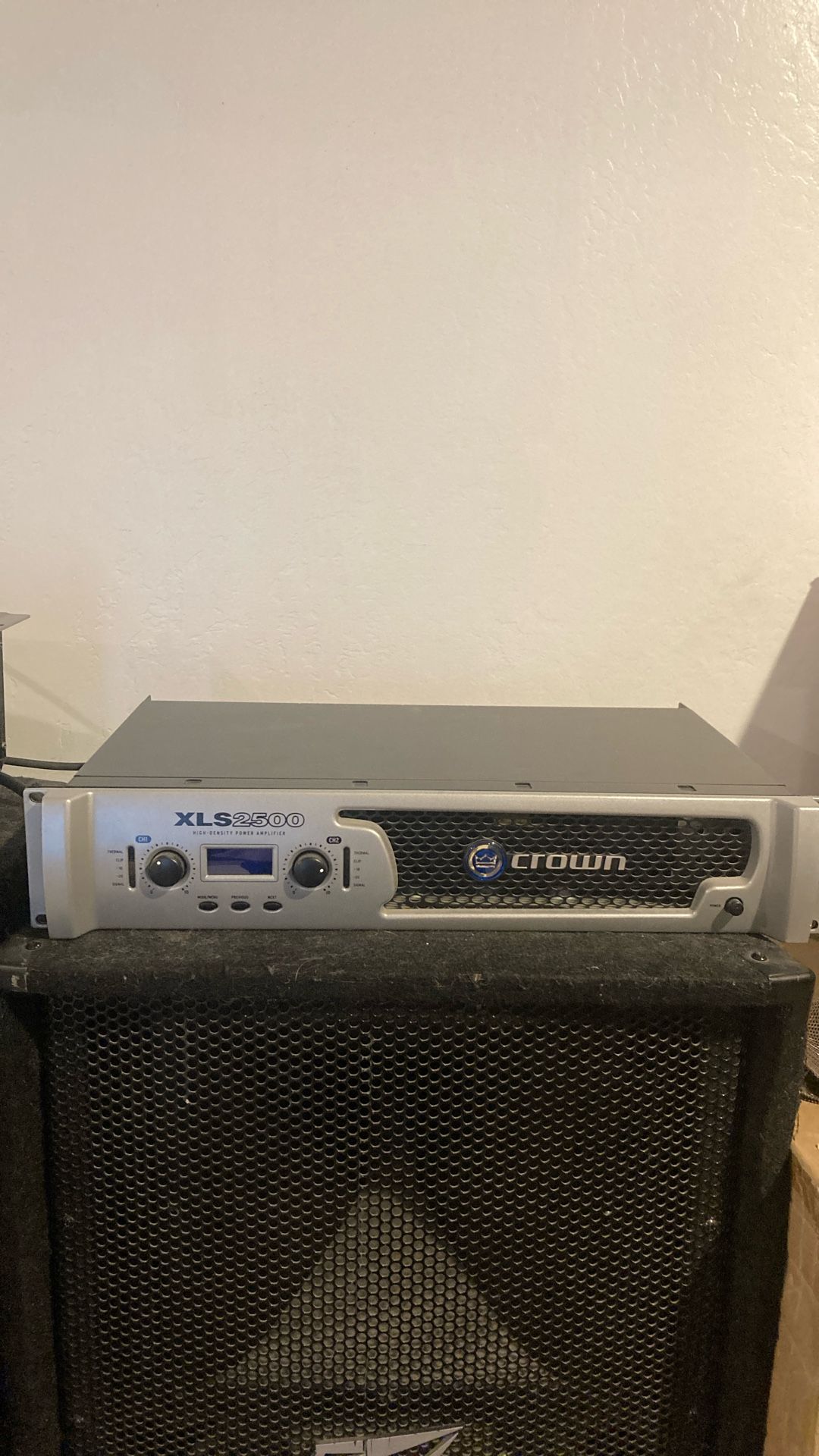 Crown XLS 2500 Power Amplifier