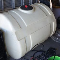 200 Gallon Poly Water Tank $250 Firm