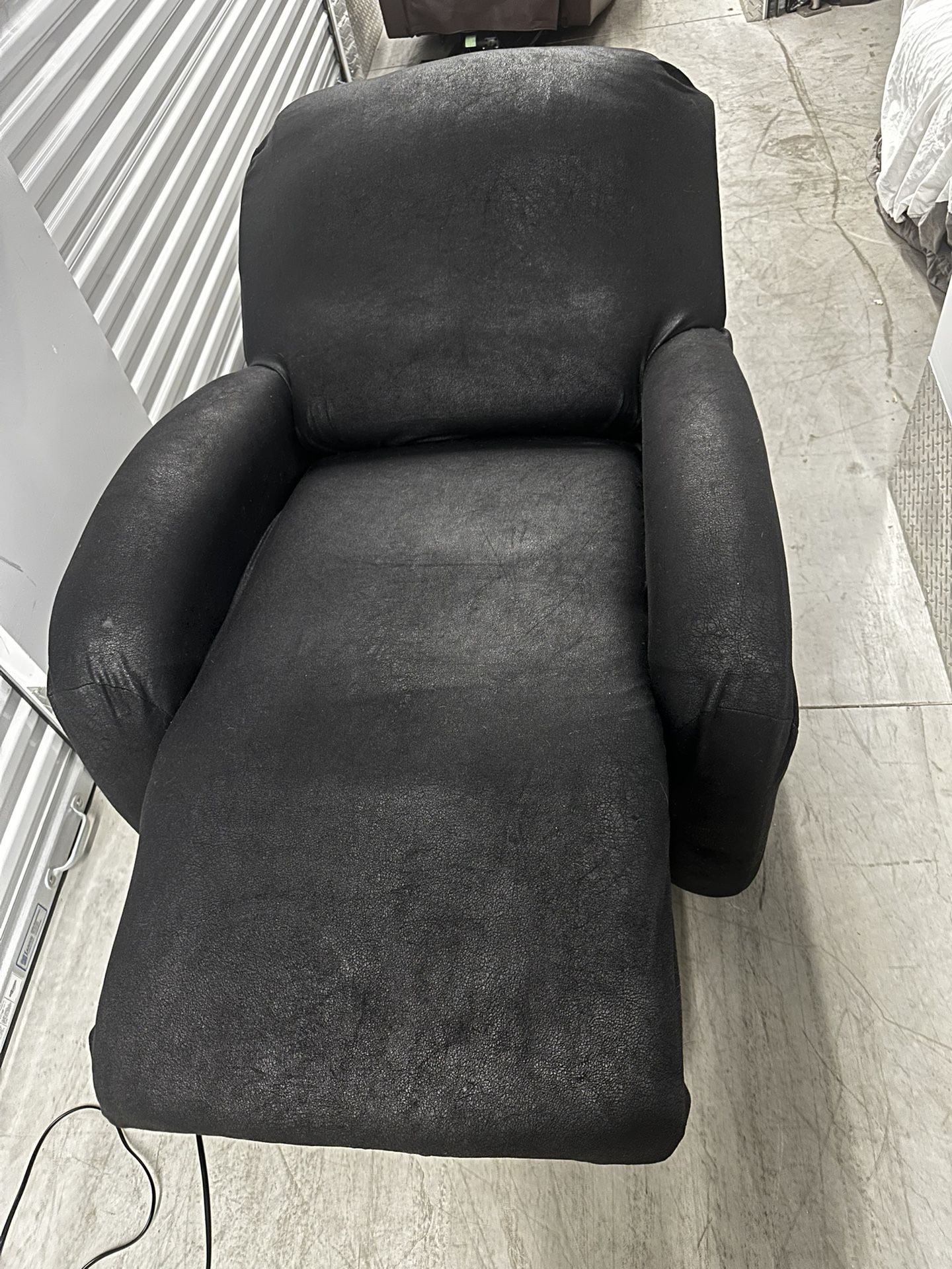 Recliner Automatic Has Brown Cover OFFERS WELCOME