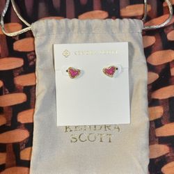 KENDRA SCOTT Neon Pink Ari Heart Stud Earrings in Yellow Gold NWT $70