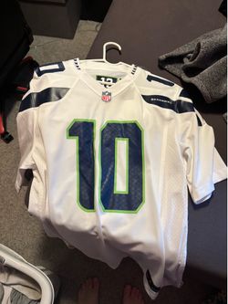 Men’s Cooper Kupp number 10 medium Seahawks jersey
