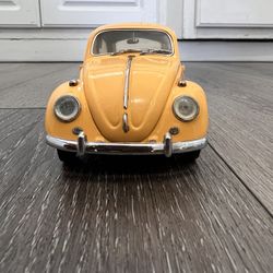 Diecast 1/24 scale  Volkswagen VW Beetle 1967  Precision Models Franklin Mint  Yellow