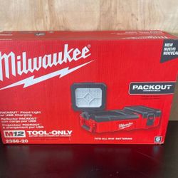 Milwaukee New Pack Out  Light M12