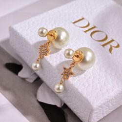 A classic women's earrings