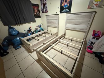 Bed frame w/o mattress twin size
