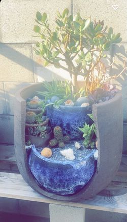 Big Broken Hand Made  17x17 Pot $80 🪴🪴🪴