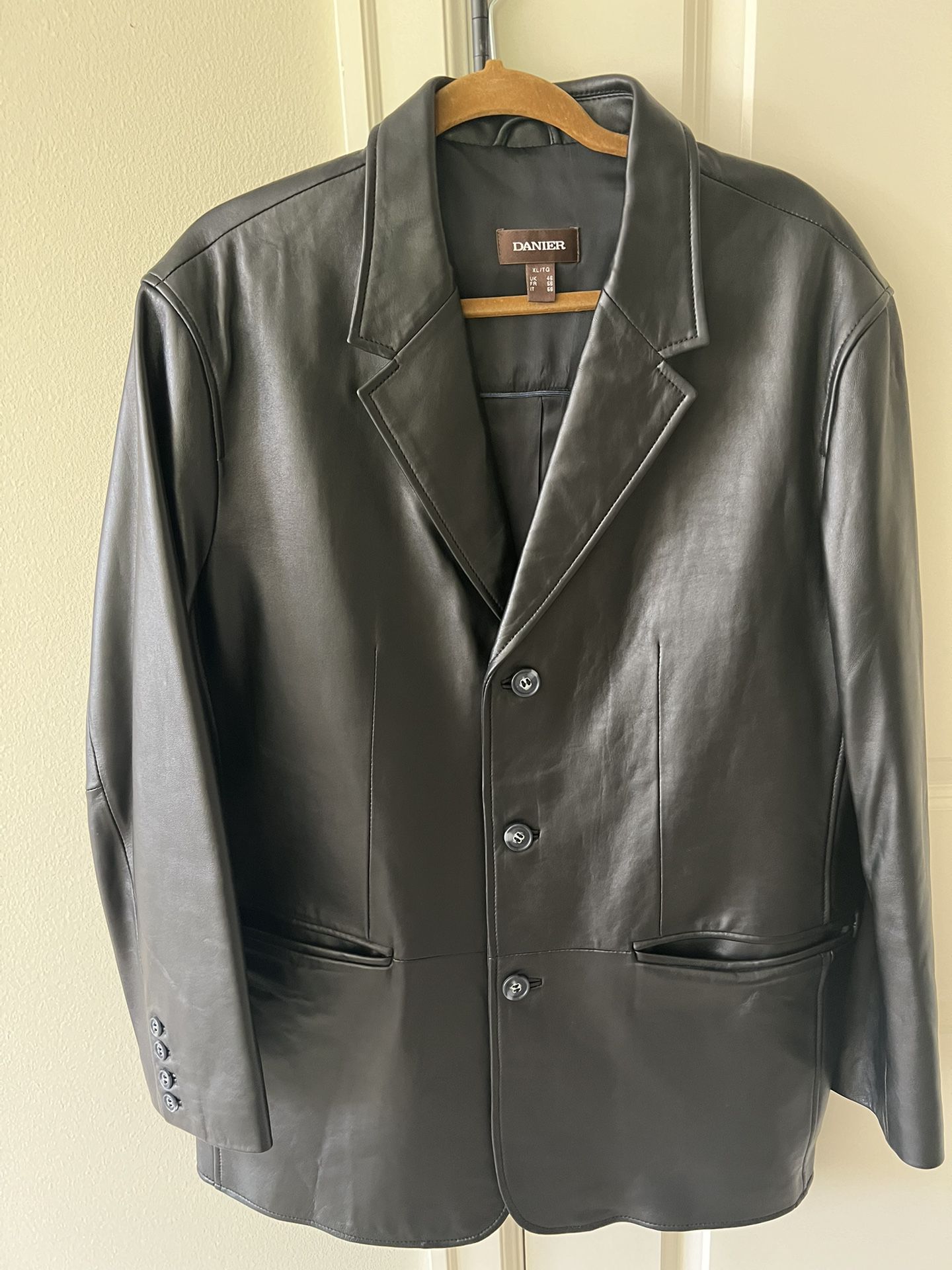 Danier Leather Black Jacket Size Xlarge