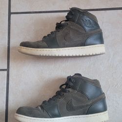 Air Jordan 1 Mid Sequoia Max Orange