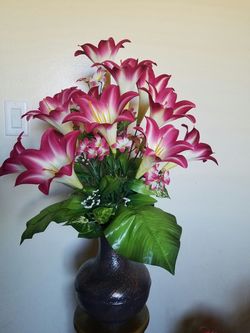 New)) Artificial Floral Arrangement