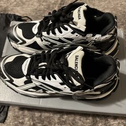 balenciaga runners size 44