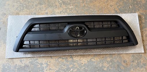 Grille for 2006-2009 toyota 4runner brand new in box