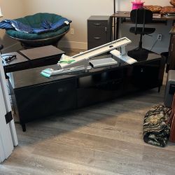 like new glass top tv stand