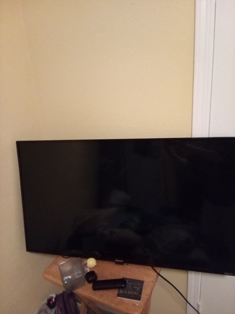 Element 32" Roku Smart TV