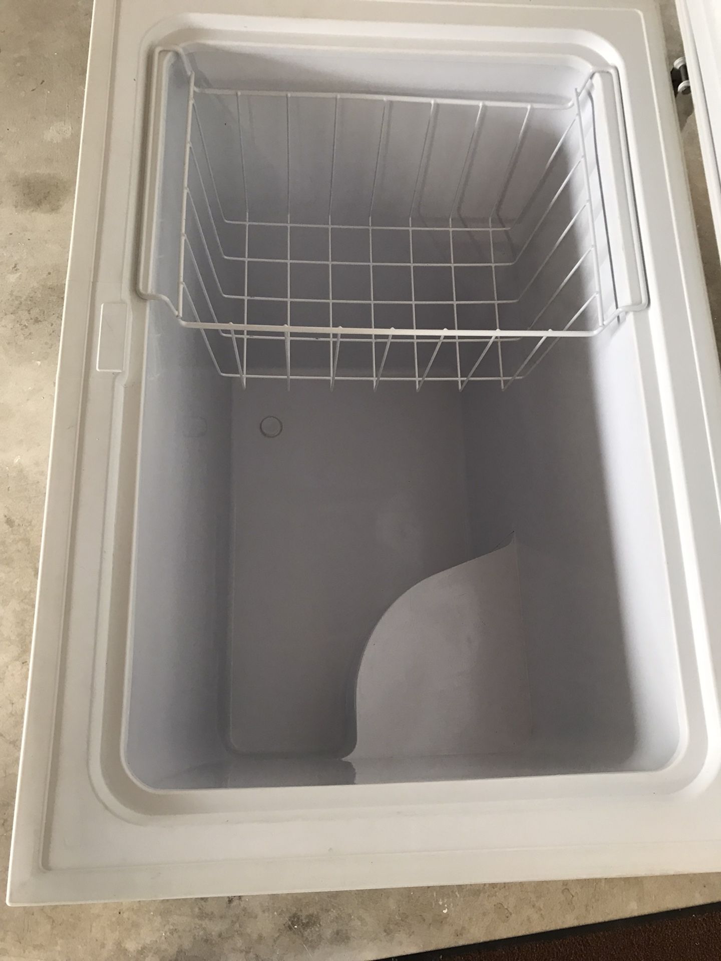 7. 0 Cu Ft Chest Freezer With 1 Basket