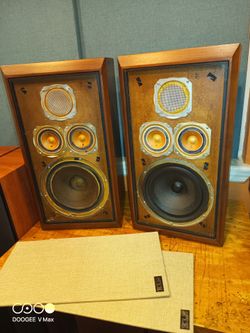 KLH 5 speakers vintage stereo