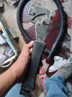 Hand stapler
