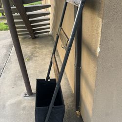 Blanket Ladder With Laundry Basket 