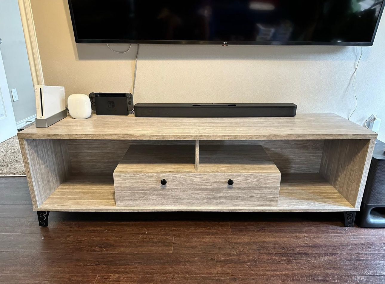 TV CONSOLE/STAND