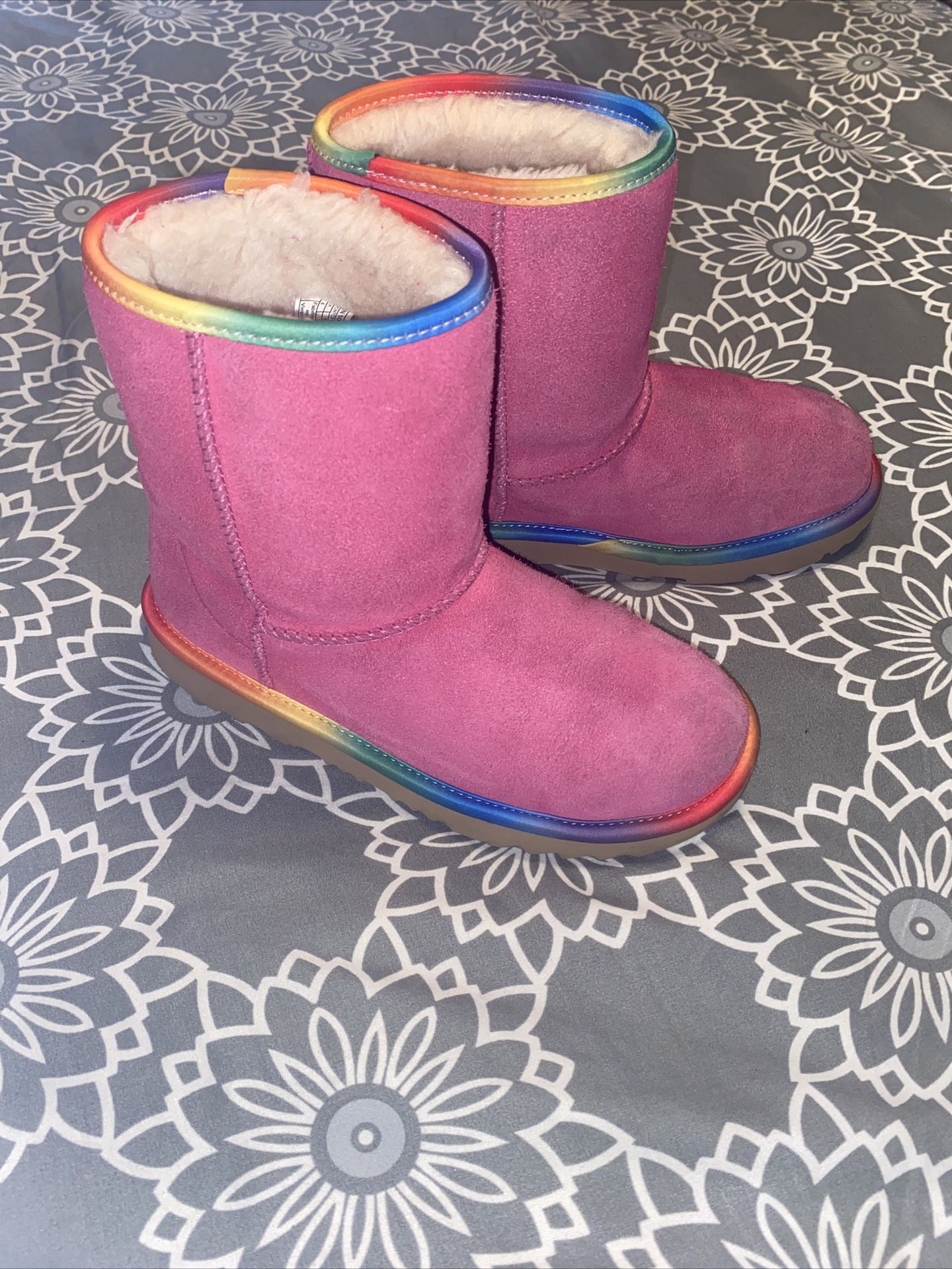 UGG Classic Short II Rainbow Pink Sz 5 Water Resistant 1019699k Girls Kids Boots