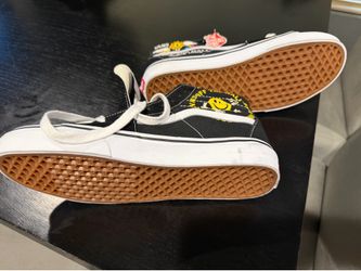 Vendo estos tenis marca VANS  nuevos medida 9.5 de men  11 .0 women’s